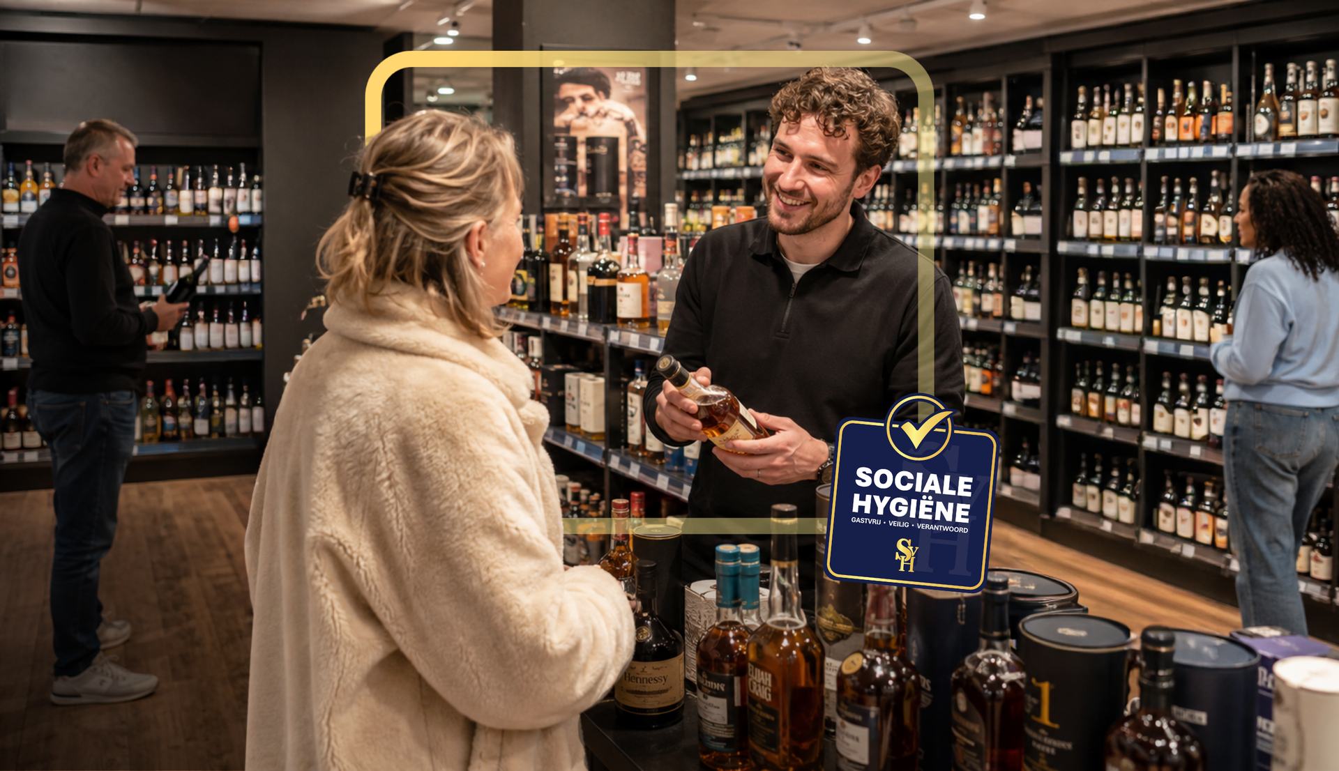 Medewerker met SVH Diploma Sociale Hygiëne adviseert een klant in een slijterij